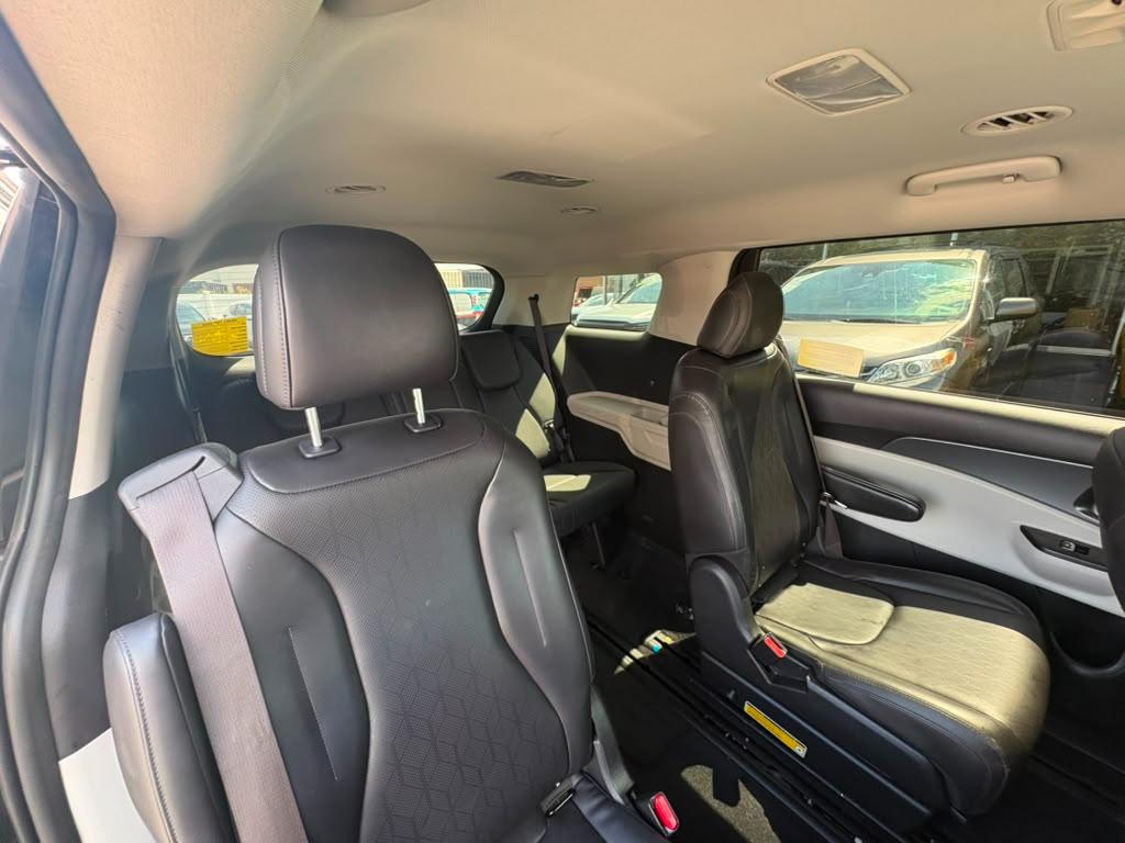 Kia Carnival LX FWD w/Seat Pkg 2024