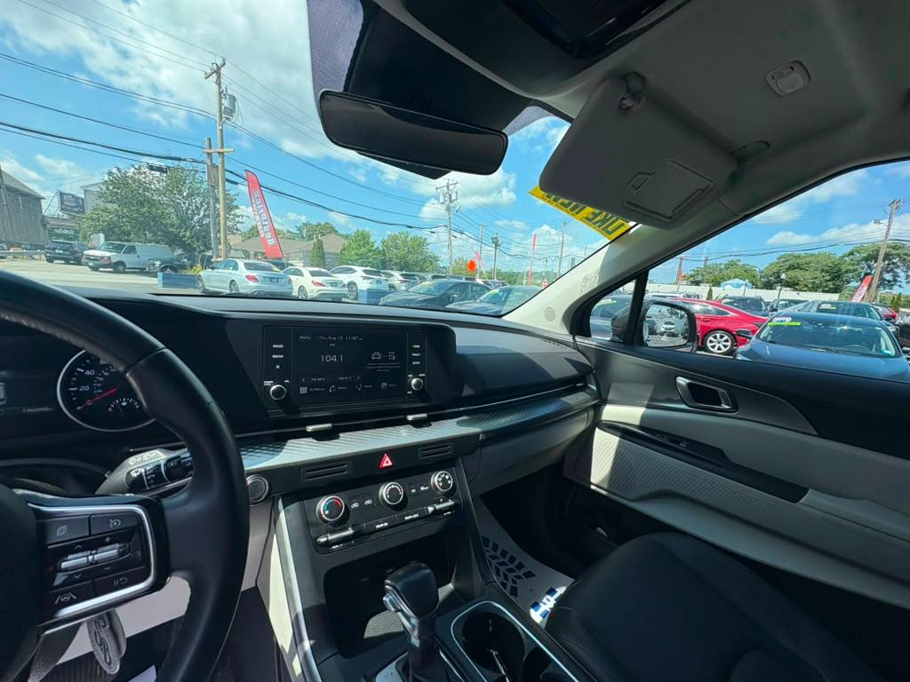 Kia Carnival LX FWD w/Seat Pkg 2024
