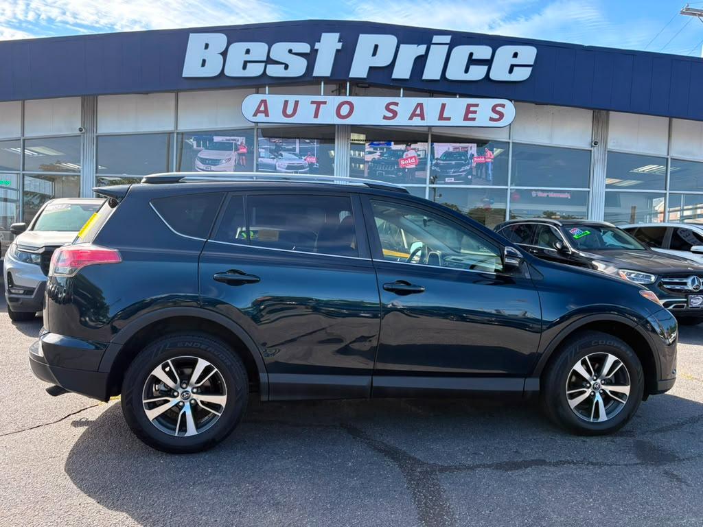 Toyota RAV4 XLE AWD (Natl) 2018