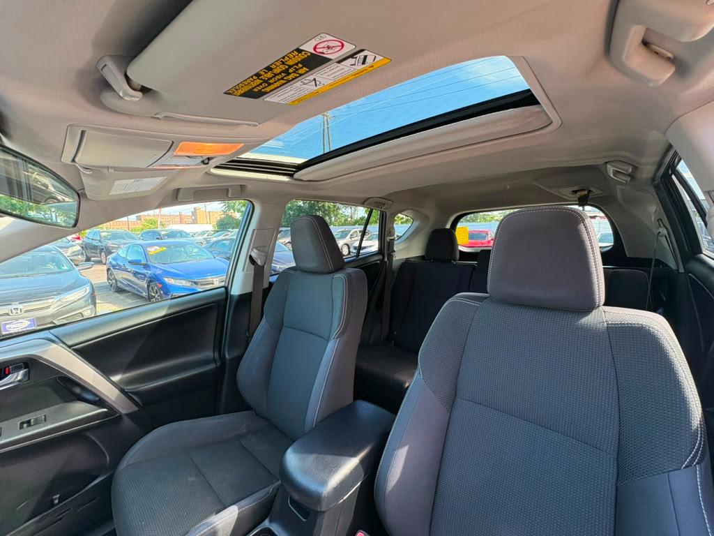 Toyota RAV4 XLE AWD (Natl) 2018