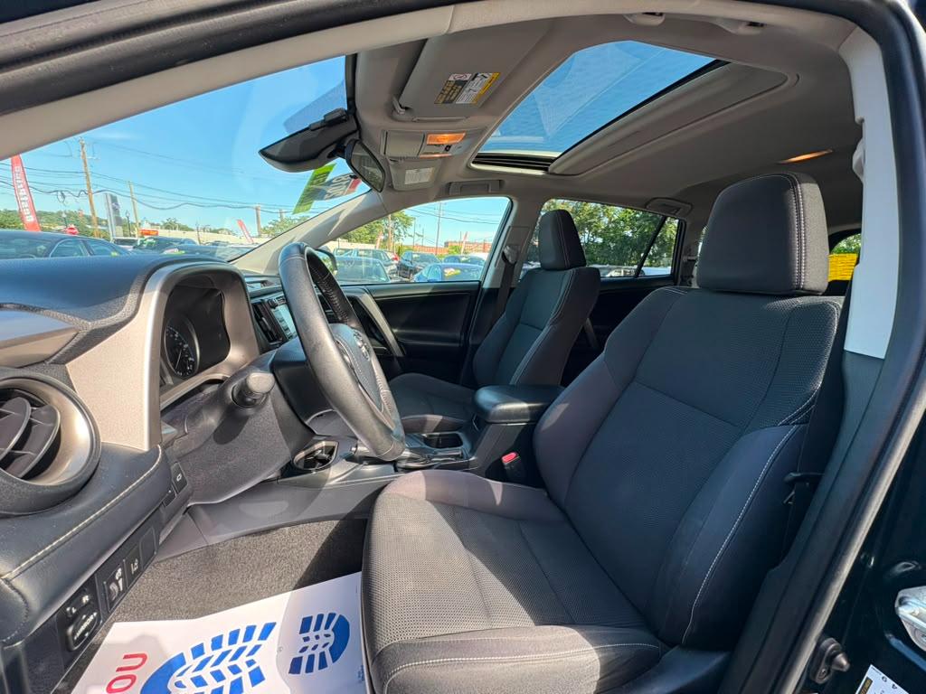Toyota RAV4 XLE AWD (Natl) 2018