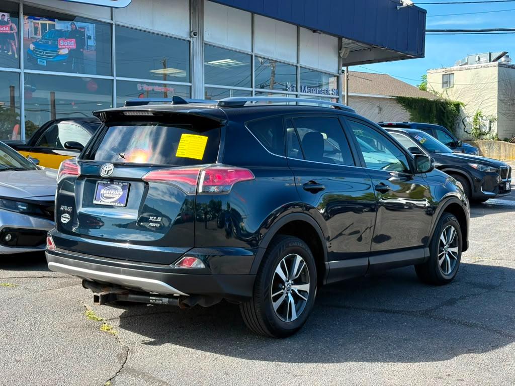 Toyota RAV4 XLE AWD (Natl) 2018