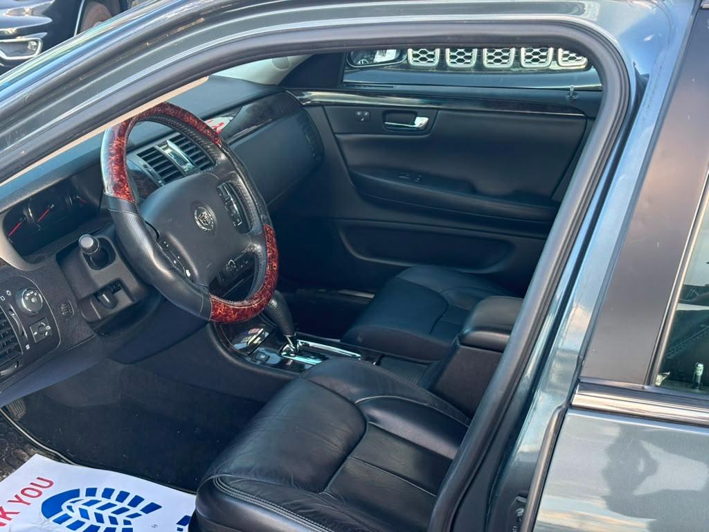 Cadillac DTS 4dr Sdn w/1SA 2010