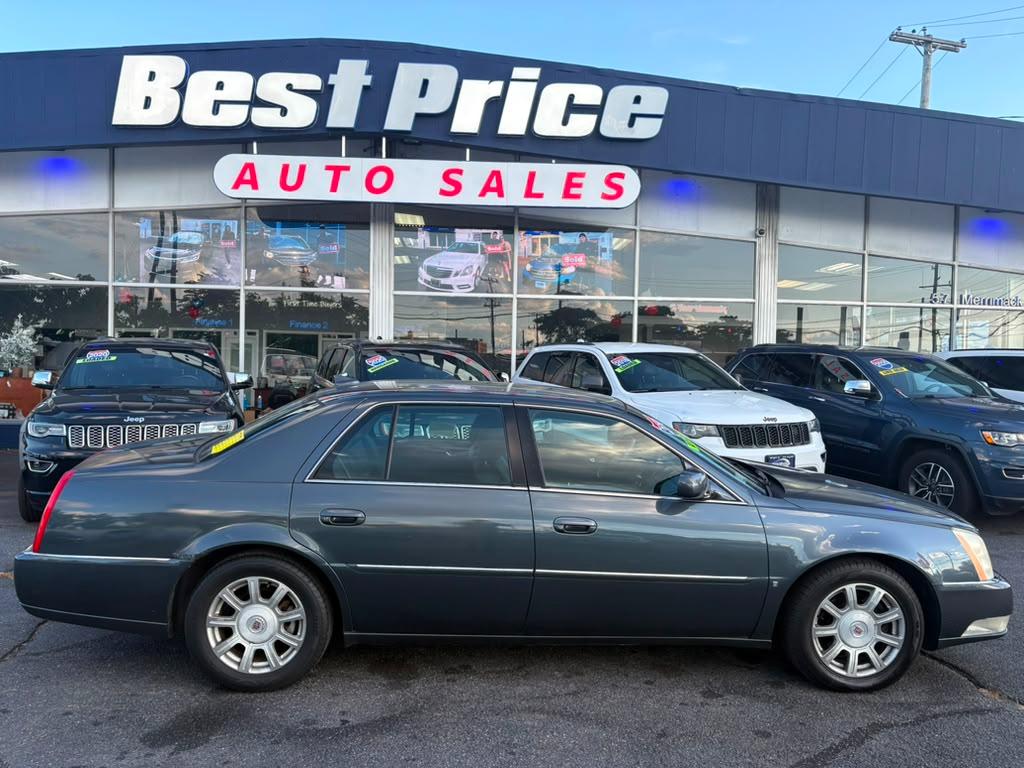 Cadillac DTS 4dr Sdn w/1SA 2010