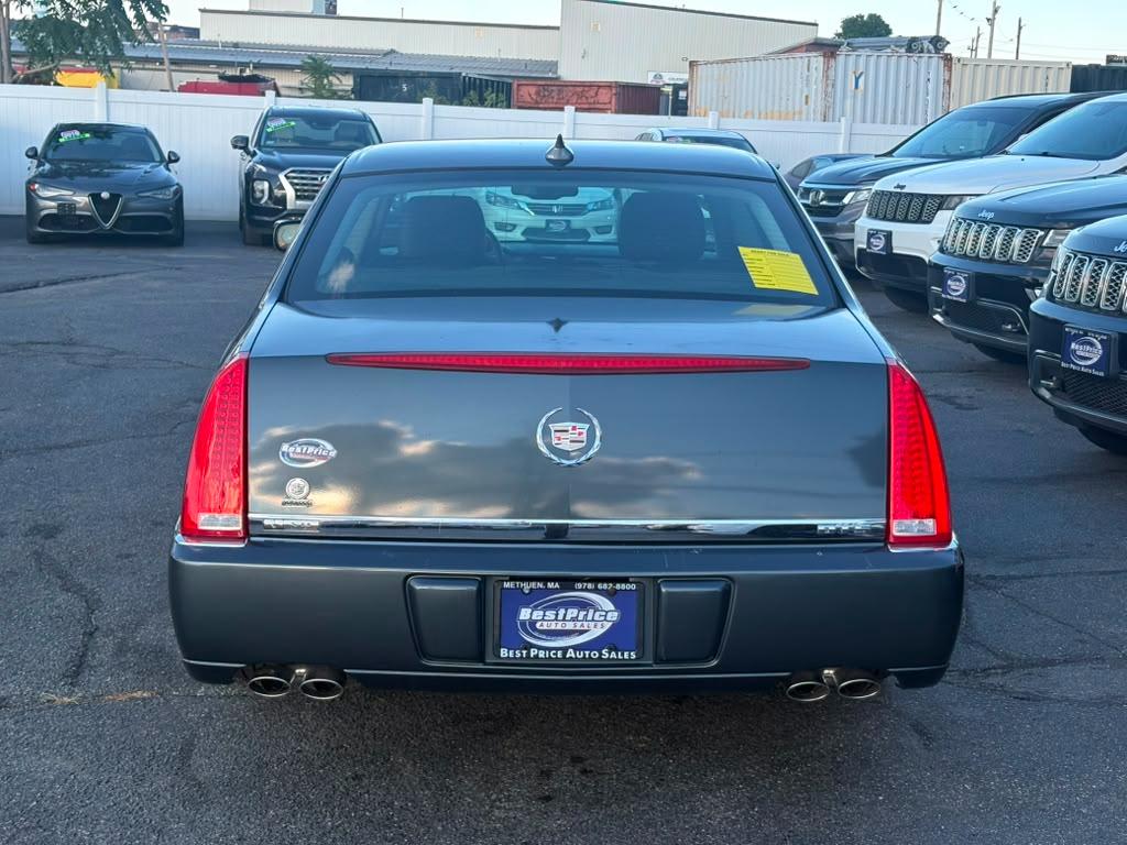 Cadillac DTS 4dr Sdn w/1SA 2010