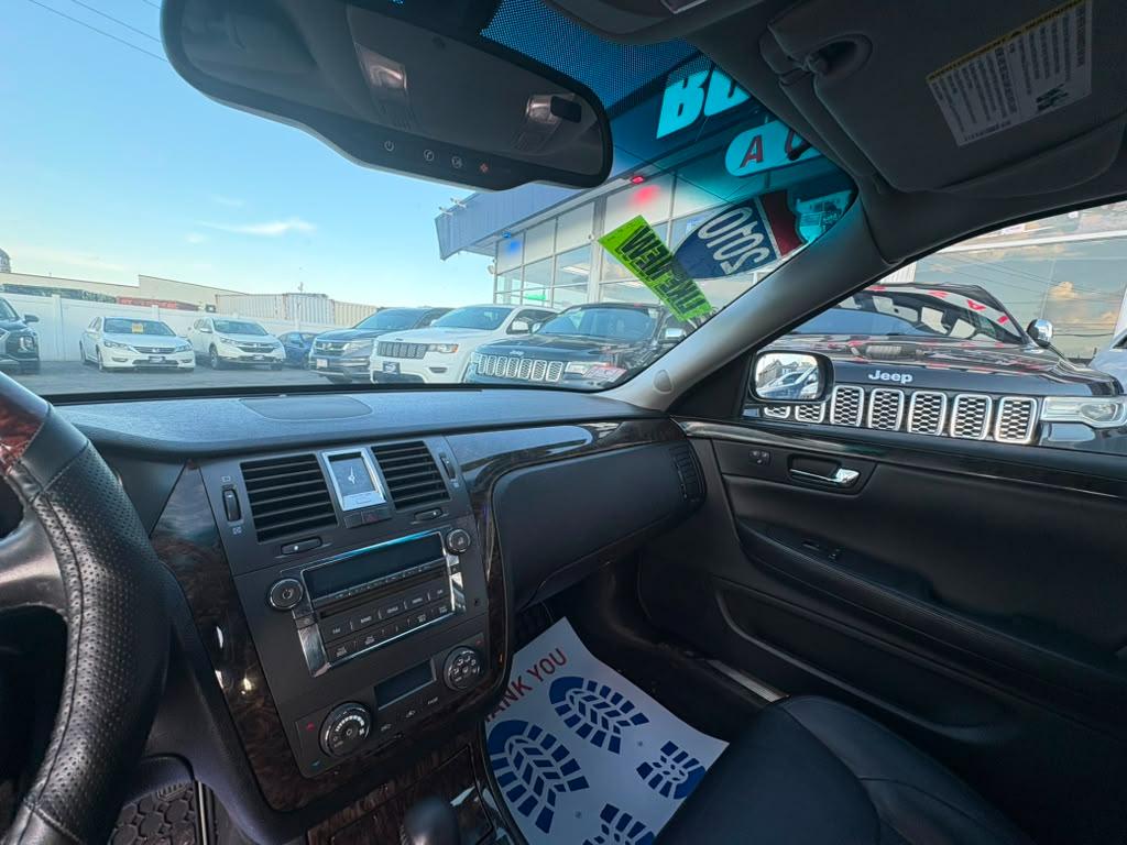Cadillac DTS 4dr Sdn w/1SA 2010