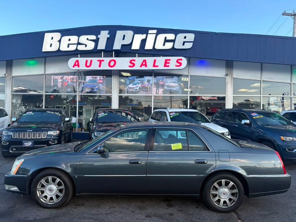 Cadillac DTS 4dr Sdn w/1SA 2010