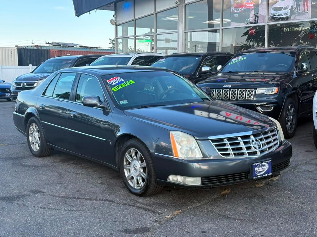 Cadillac DTS 4dr Sdn w/1SA 2010