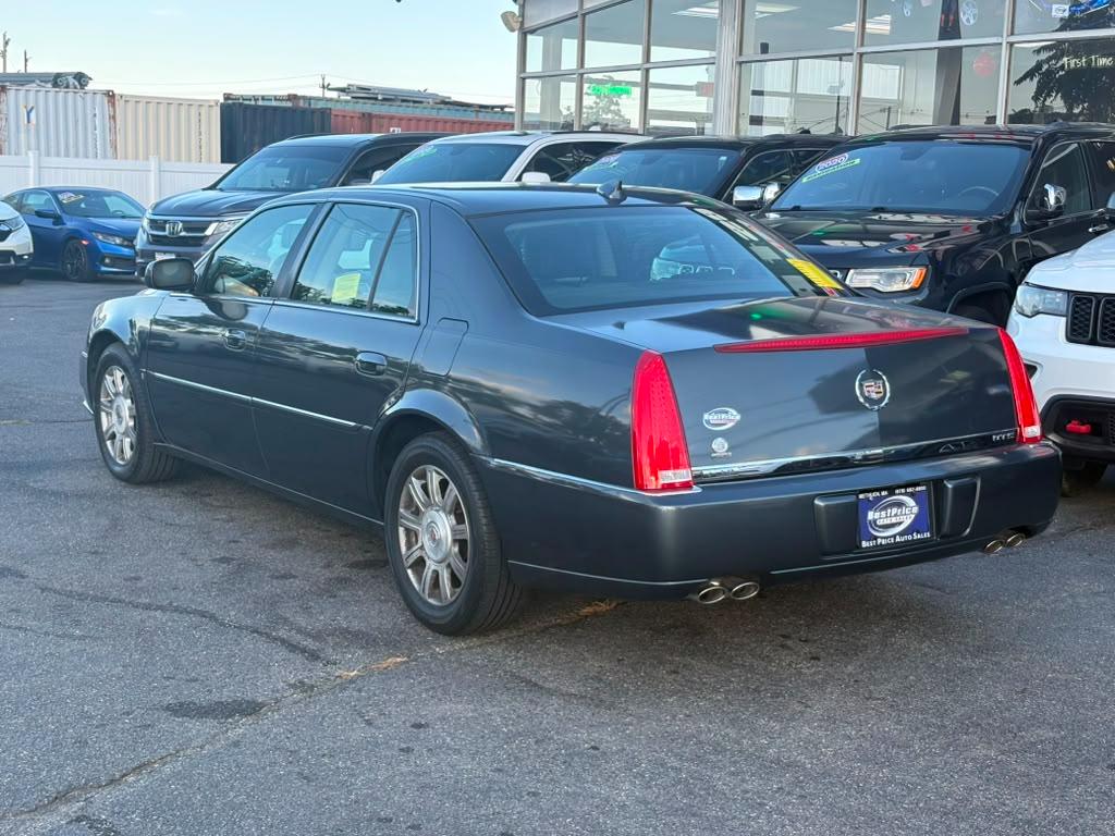 Cadillac DTS 4dr Sdn w/1SA 2010