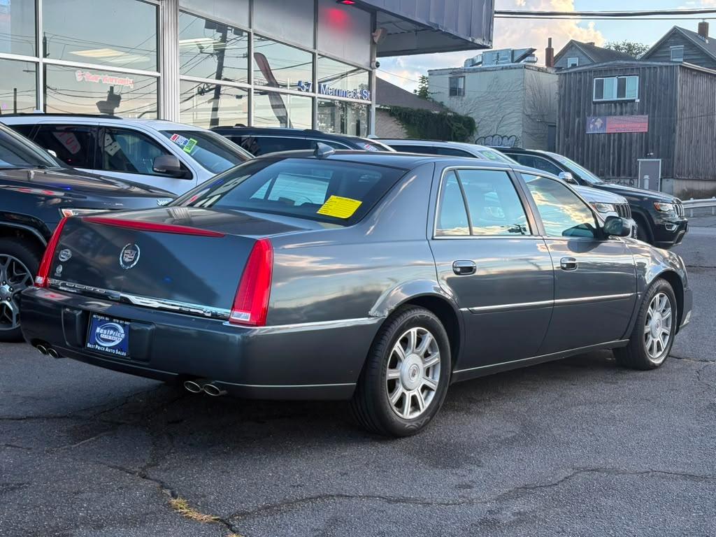Cadillac DTS 4dr Sdn w/1SA 2010