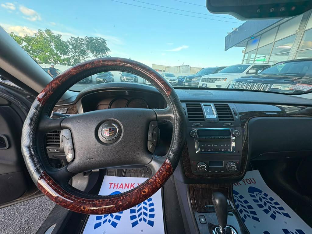 Cadillac DTS 4dr Sdn w/1SA 2010