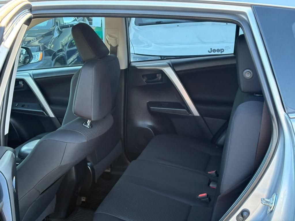 Toyota RAV4 AWD 4dr LE (Natl) 2016