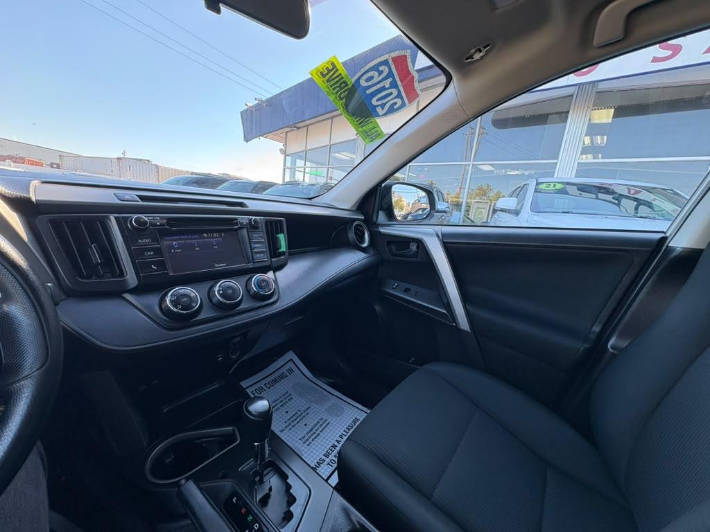 Toyota RAV4 AWD 4dr LE (Natl) 2016