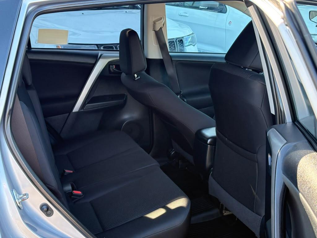 Toyota RAV4 AWD 4dr LE (Natl) 2016