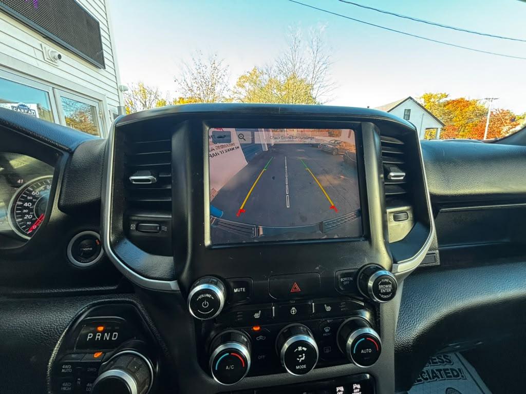 RAM 1500 Big Horn 4x4 Crew Cab 5'7" Box 2022