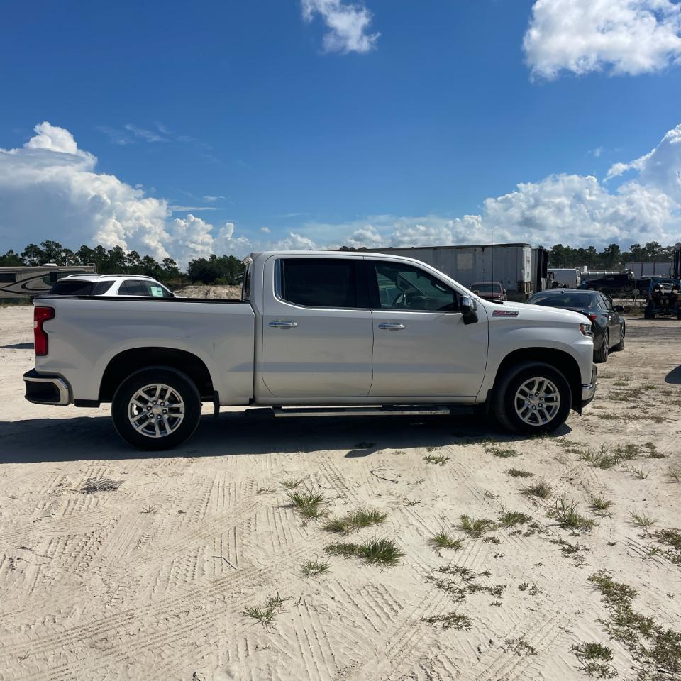 2020 Chevrolet Silverado 1500 4WD Crew Cab 147" LTZ photo 3
