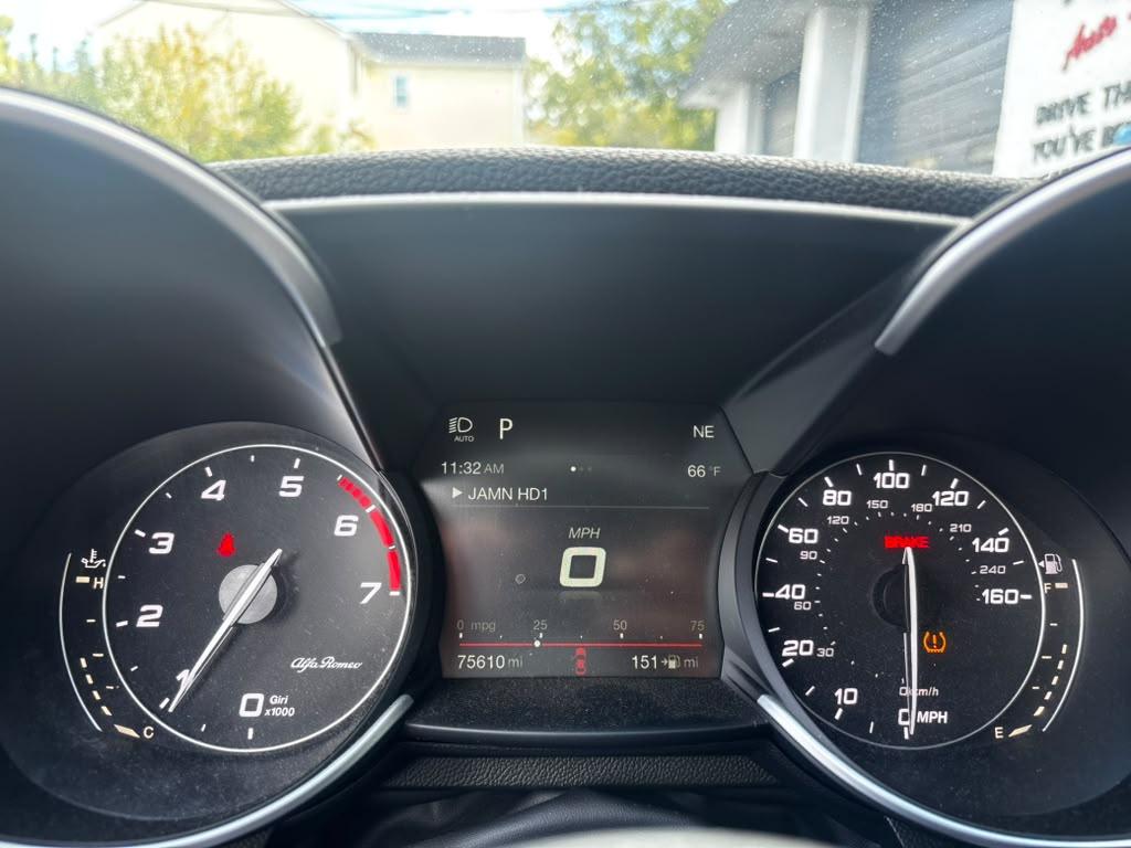 2018 Alfa Romeo Giulia AWD photo 12
