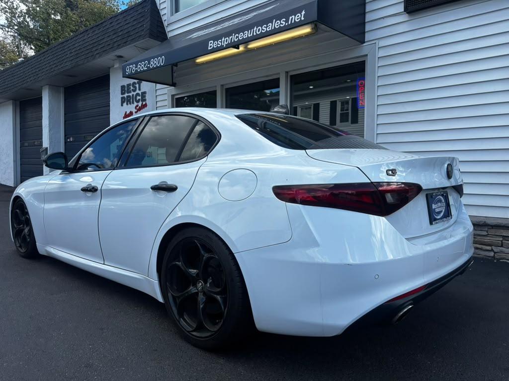 2018 Alfa Romeo Giulia AWD photo 3