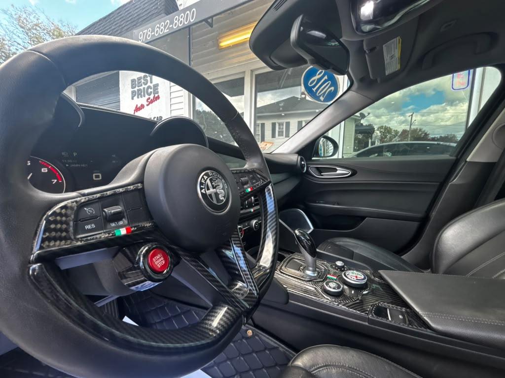 2018 Alfa Romeo Giulia AWD photo 11