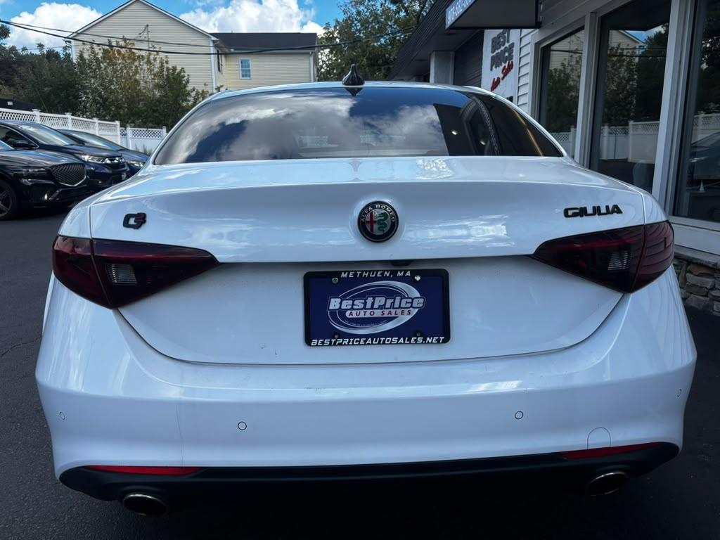 2018 Alfa Romeo Giulia AWD photo 4