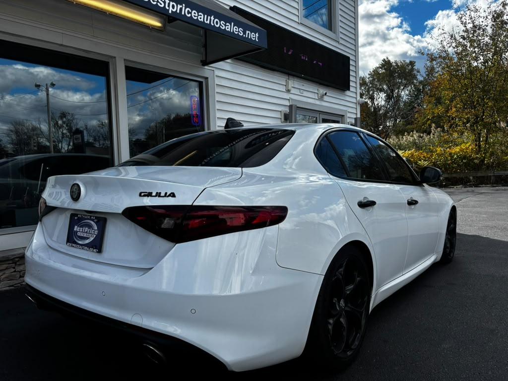 2018 Alfa Romeo Giulia AWD photo 8