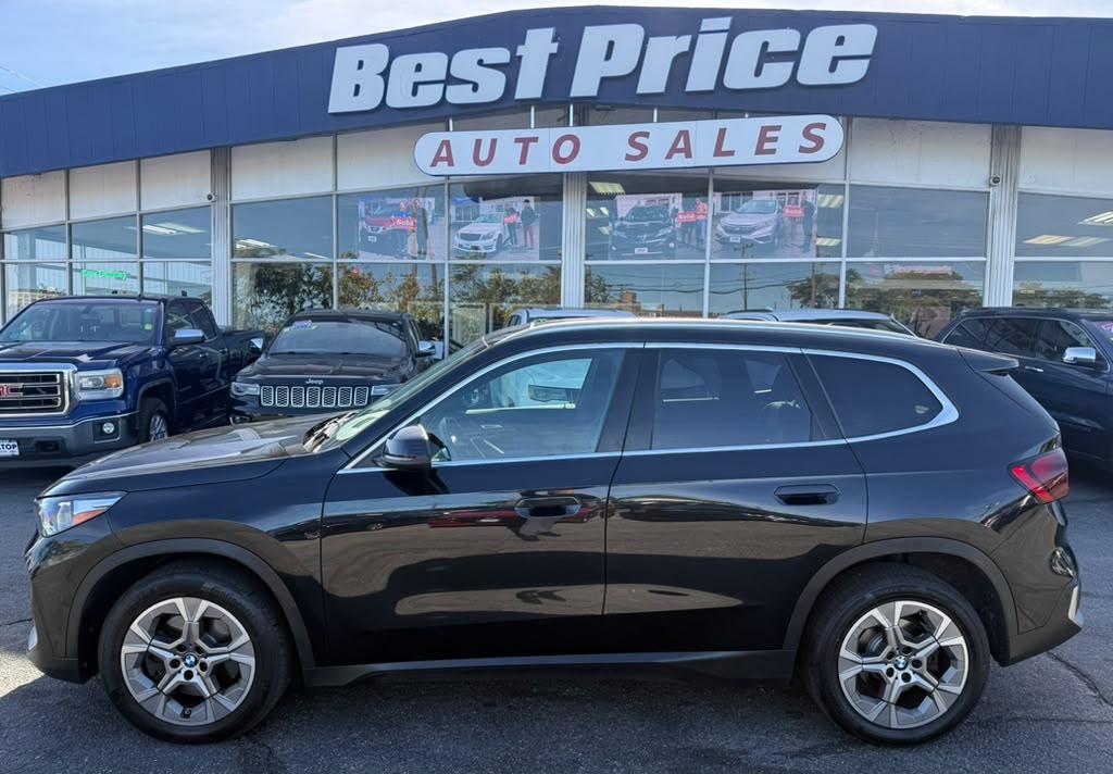 2023 BMW X1 xDrive28i Sports Activity Vehicle photo 2