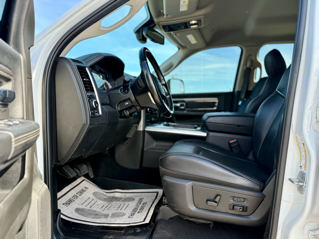 RAM 3500 Laramie Crew Cab SWB 4WD 2018 RAM 3500 Laramie Crew Cab SWB 4WD 2018