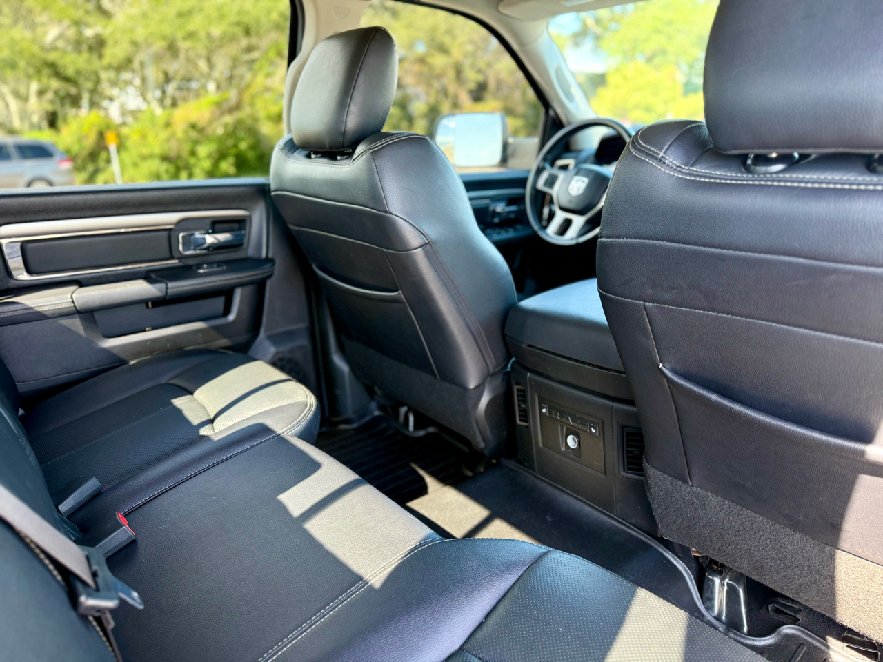 RAM 3500 Laramie Crew Cab SWB 4WD 2018 RAM 3500 Laramie Crew Cab SWB 4WD 2018