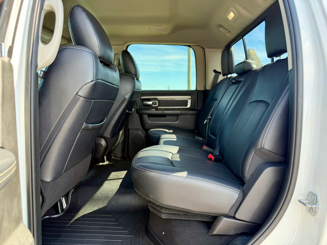 RAM 3500 Laramie Crew Cab SWB 4WD 2018 RAM 3500 Laramie Crew Cab SWB 4WD 2018
