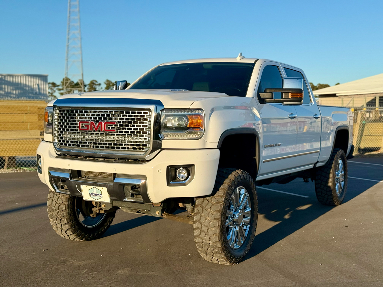 GMC Sierra 2500HD Denali Crew Cab 4WD 2016 GMC Sierra 2500HD Denali Crew Cab 4WD 2016
