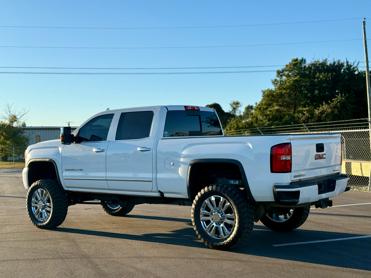 GMC Sierra 2500HD Denali Crew Cab 4WD 2016 GMC Sierra 2500HD Denali Crew Cab 4WD 2016