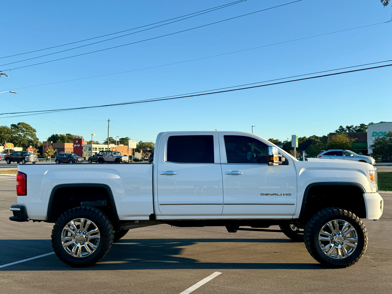 GMC Sierra 2500HD Denali Crew Cab 4WD 2016 GMC Sierra 2500HD Denali Crew Cab 4WD 2016