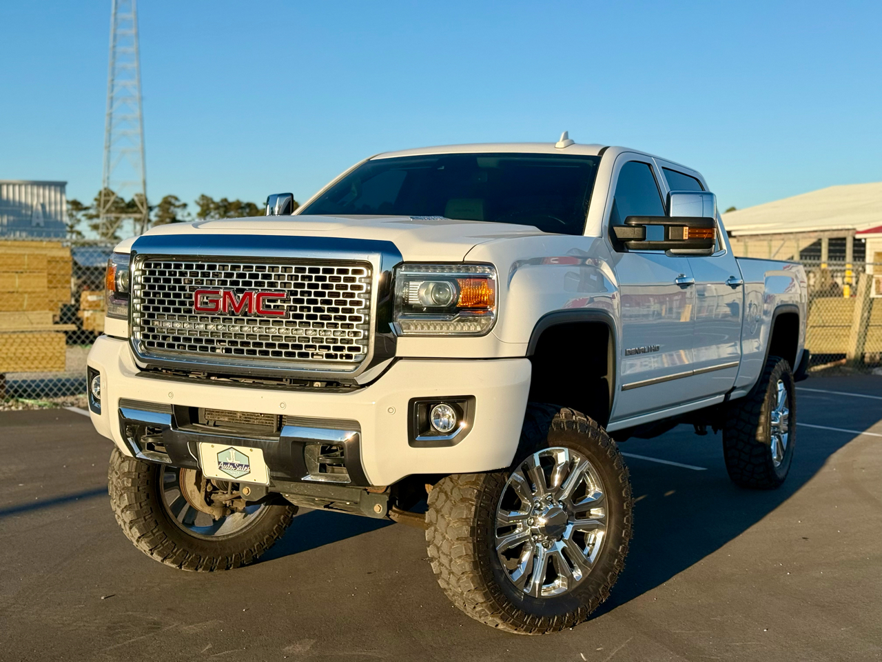 GMC Sierra 2500HD Denali Crew Cab 4WD 2016 GMC Sierra 2500HD Denali Crew Cab 4WD 2016