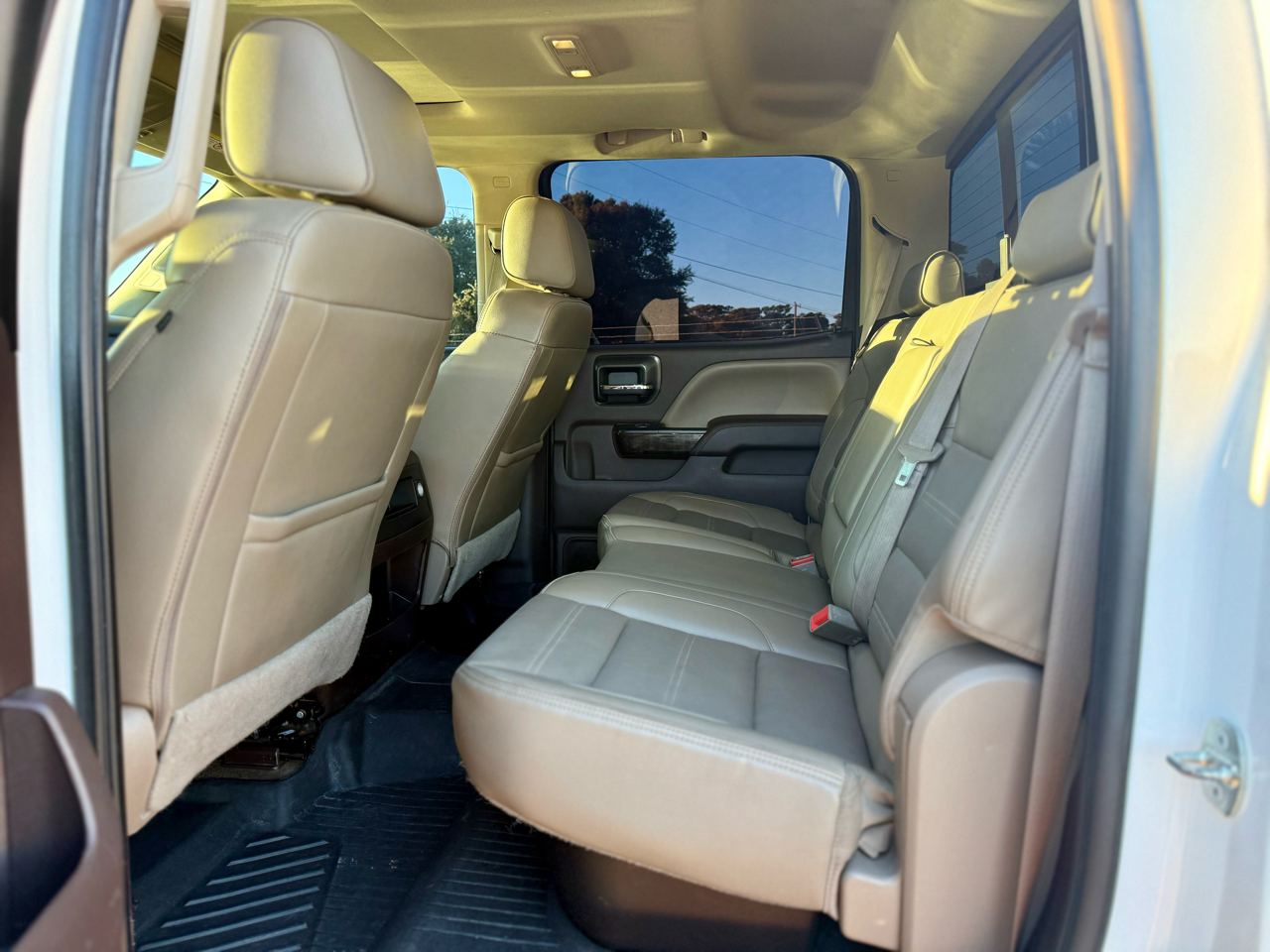 GMC Sierra 2500HD Denali Crew Cab 4WD 2016 GMC Sierra 2500HD Denali Crew Cab 4WD 2016