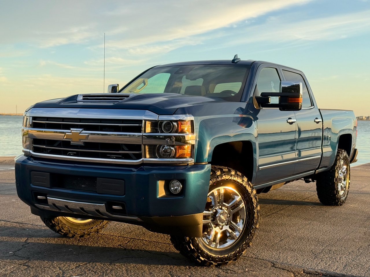 2019 Chevrolet Silverado 2500HD High Country Crew Cab Short Box 4WD