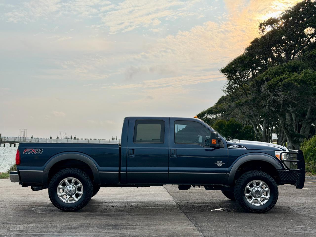 Ford F-250 SD Lariat Crew Cab 4WD 2015