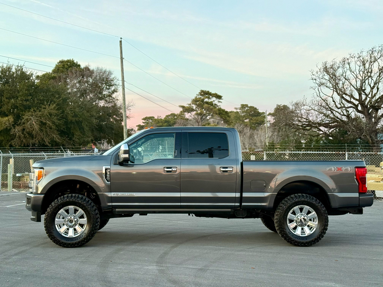 Ford F-350 SD Platinum Crew Cab 4WD 2018