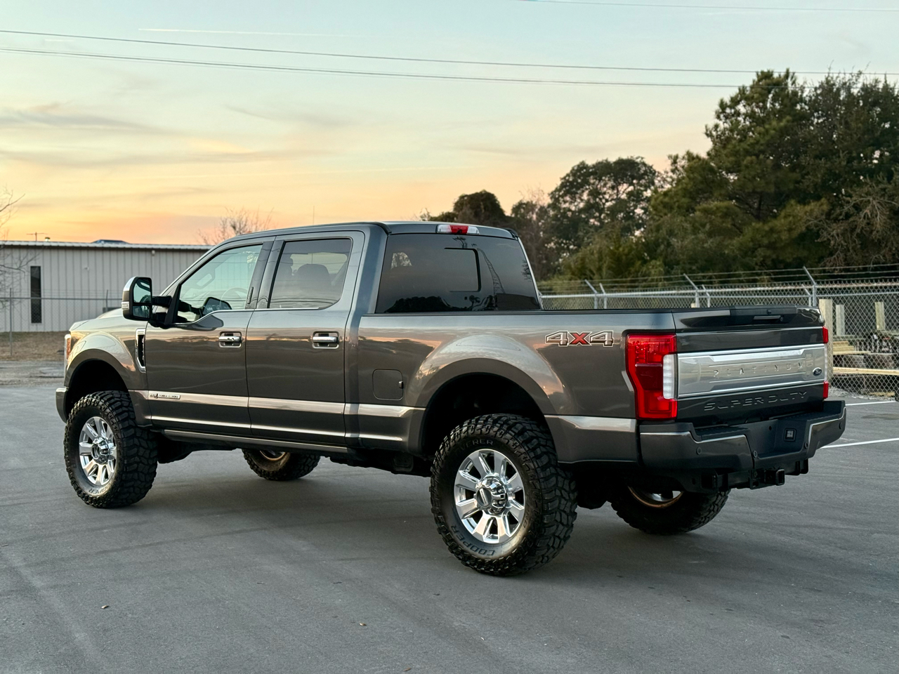 Ford F-350 SD Platinum Crew Cab 4WD 2018