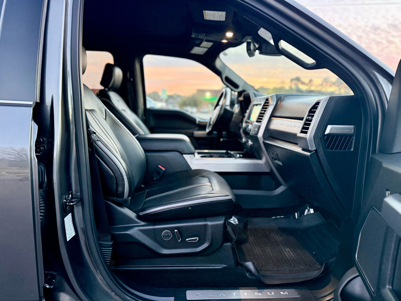 Ford F-350 SD Platinum Crew Cab 4WD 2018