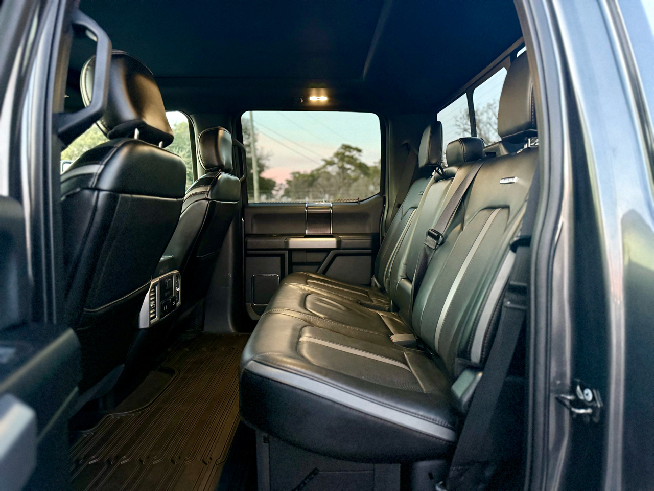 Ford F-350 SD Platinum Crew Cab 4WD 2018