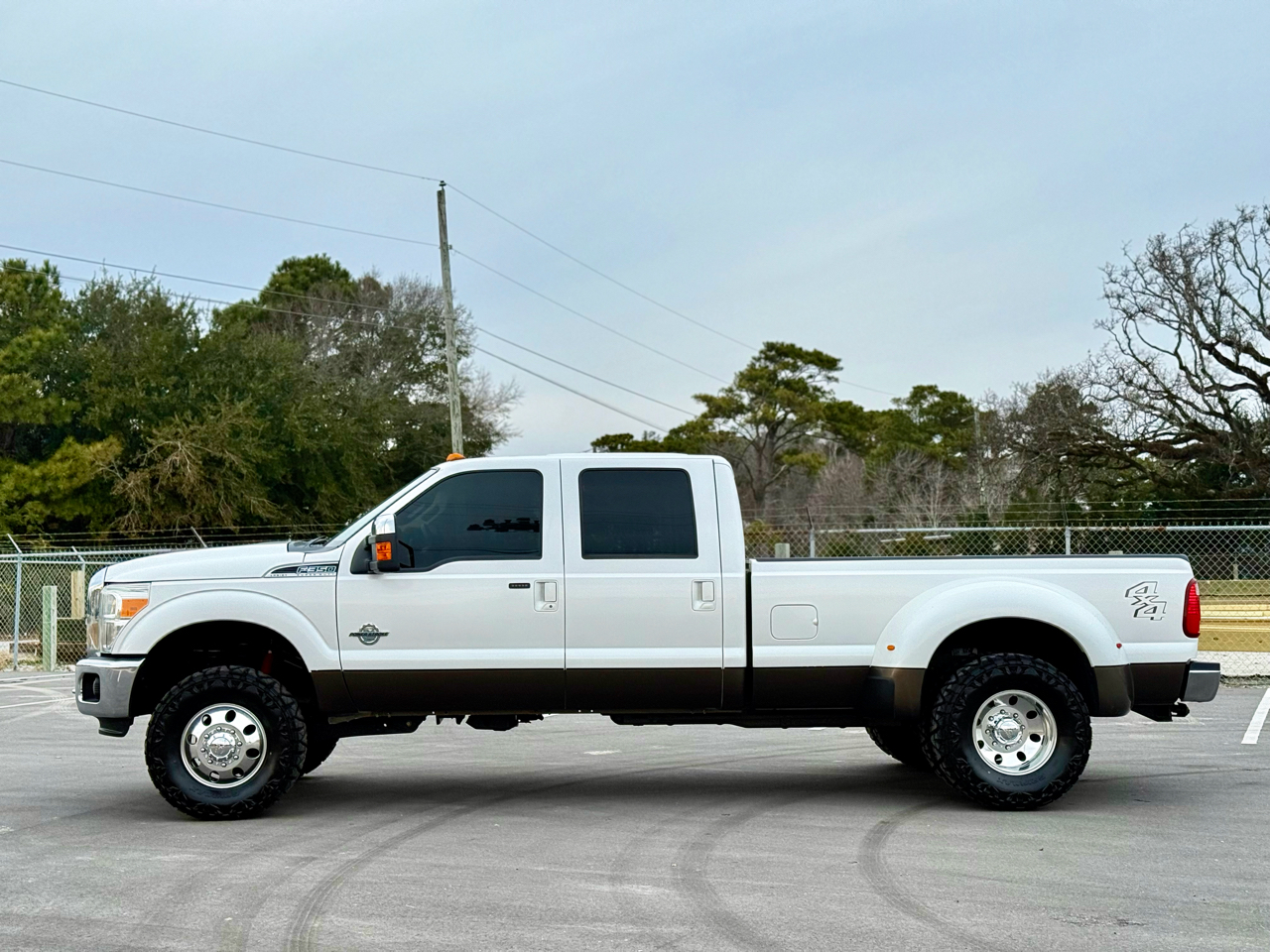 Ford F-350 SD Lariat Crew Cab Long Bed DRW 4WD 2016