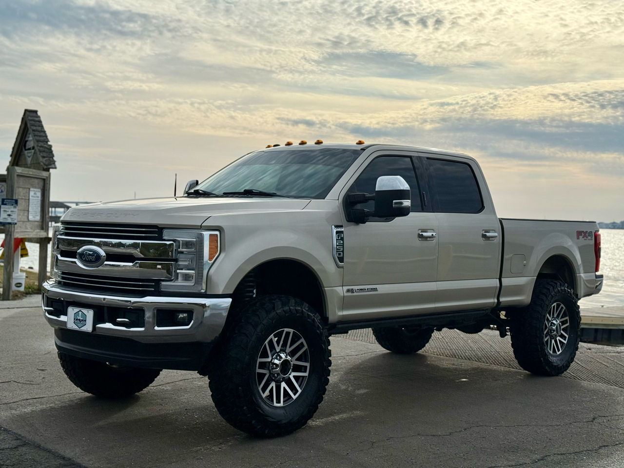 Ford F-250 SD Lariat Crew Cab 4WD 2018