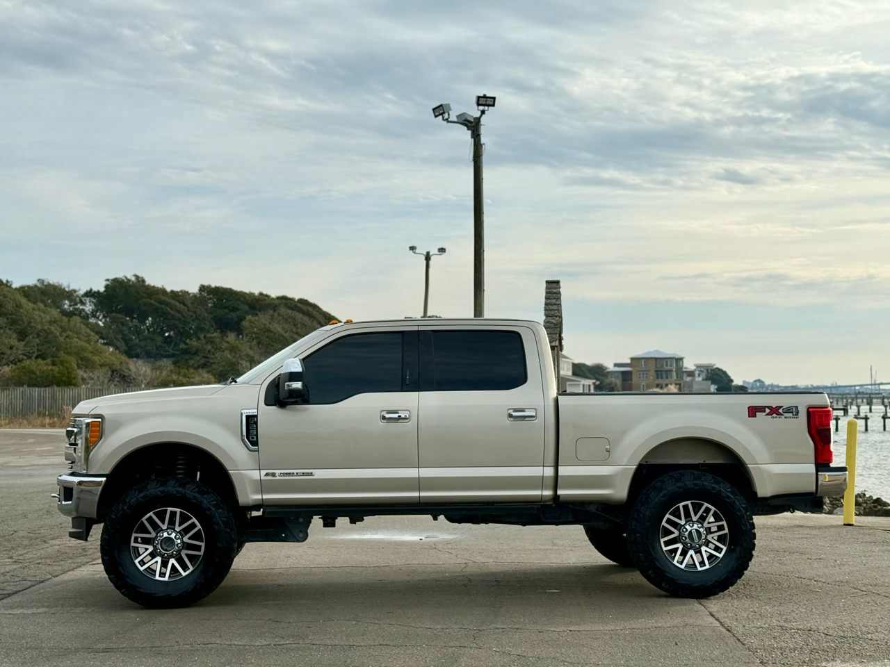 Ford F-250 SD Lariat Crew Cab 4WD 2018