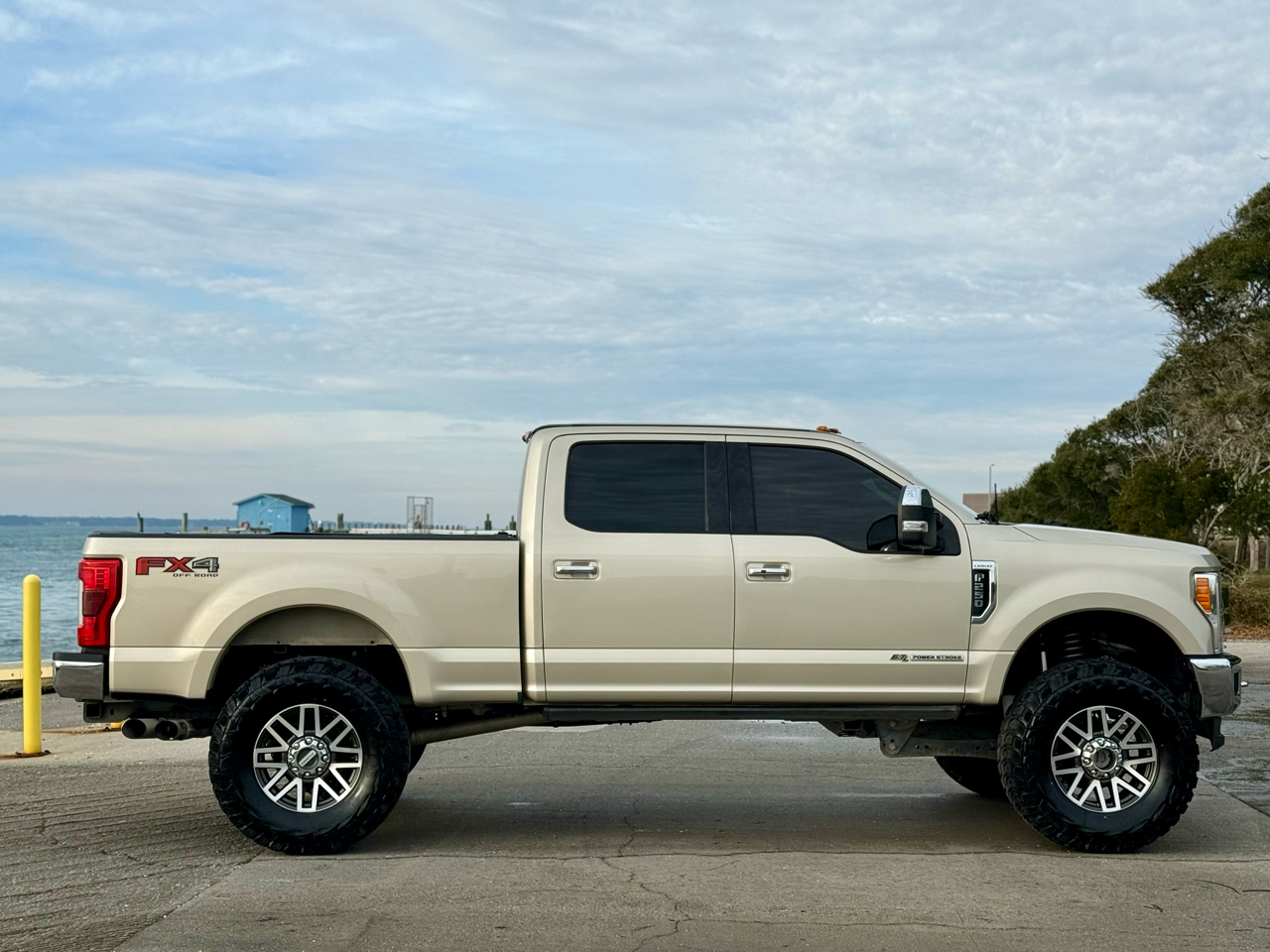 Ford F-250 SD Lariat Crew Cab 4WD 2018