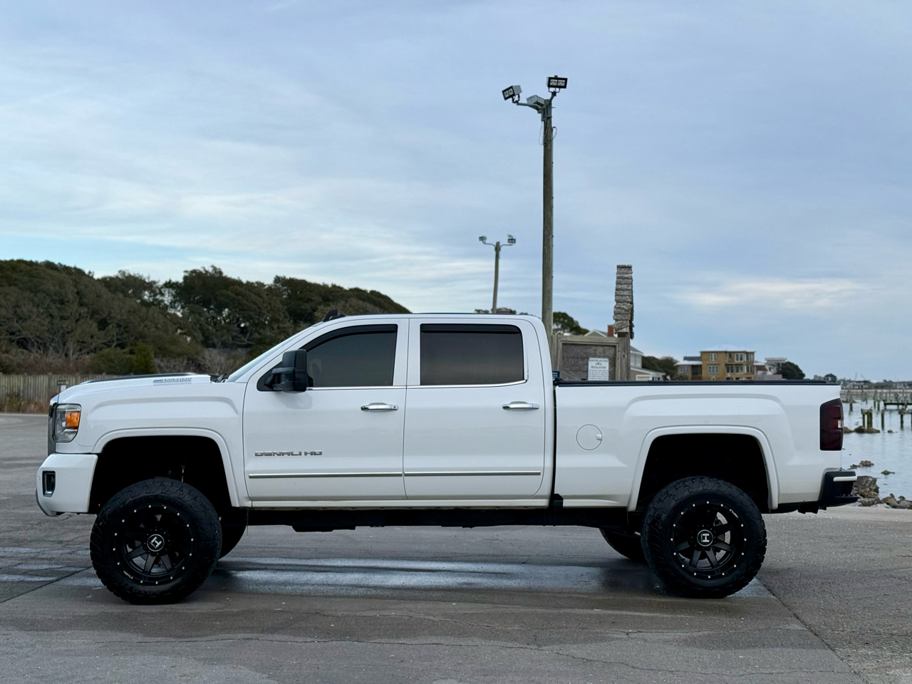 GMC Sierra 2500HD Denali Crew Cab 4WD 2016