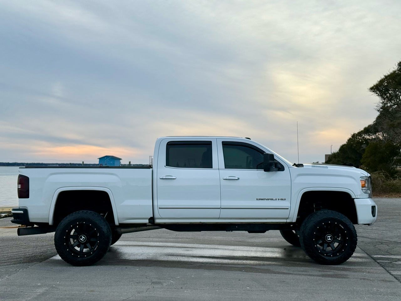 GMC Sierra 2500HD Denali Crew Cab 4WD 2016