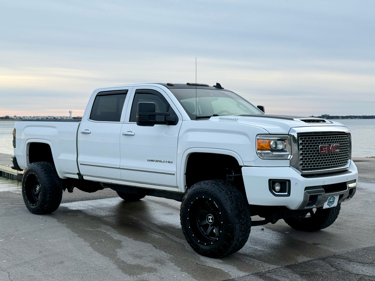 GMC Sierra 2500HD Denali Crew Cab 4WD 2016