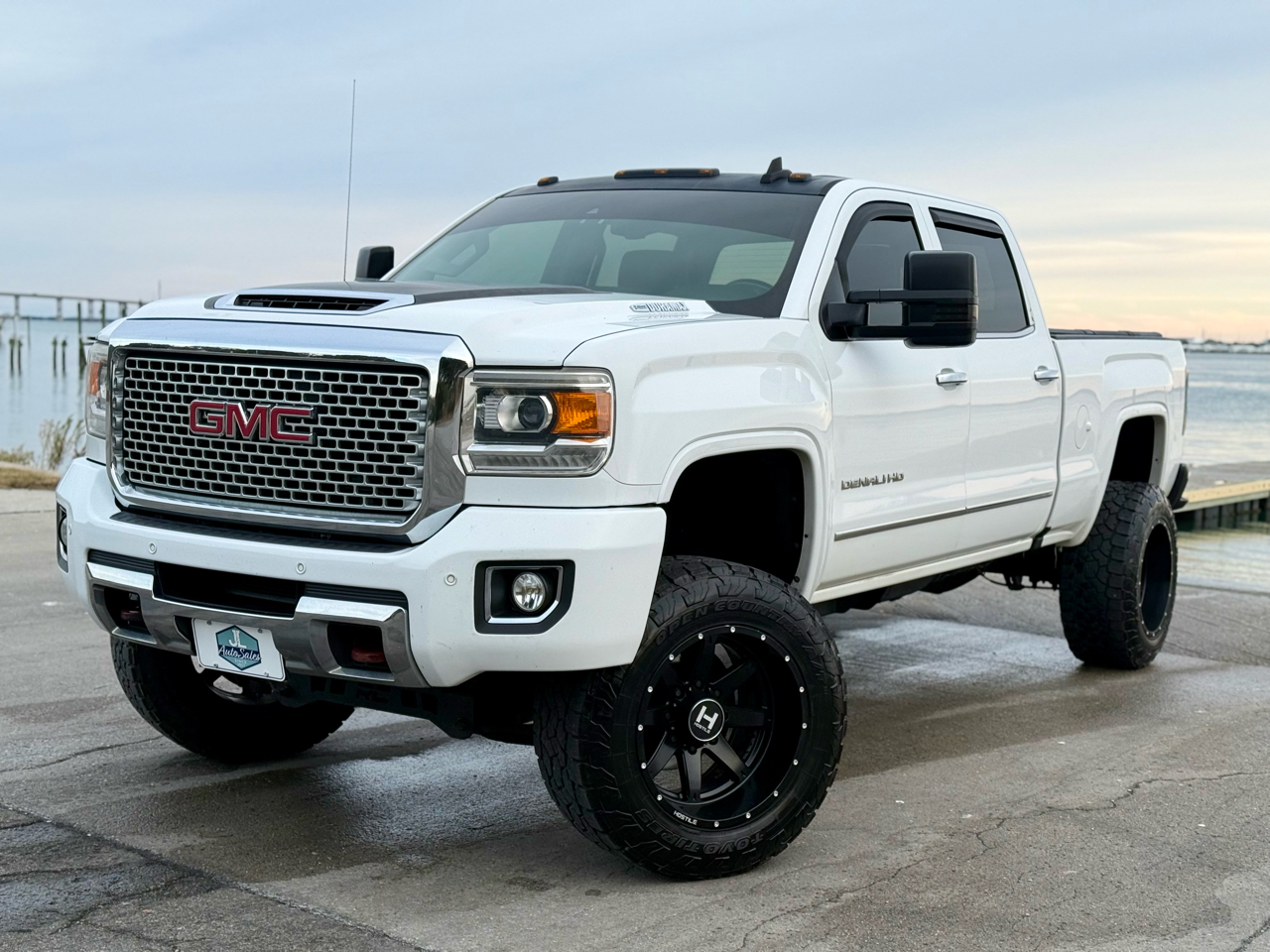 GMC Sierra 2500HD Denali Crew Cab 4WD 2016