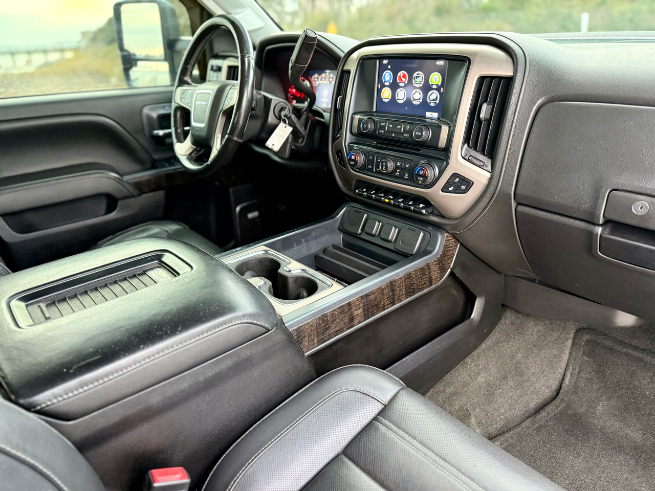 GMC Sierra 2500HD Denali Crew Cab 4WD 2016