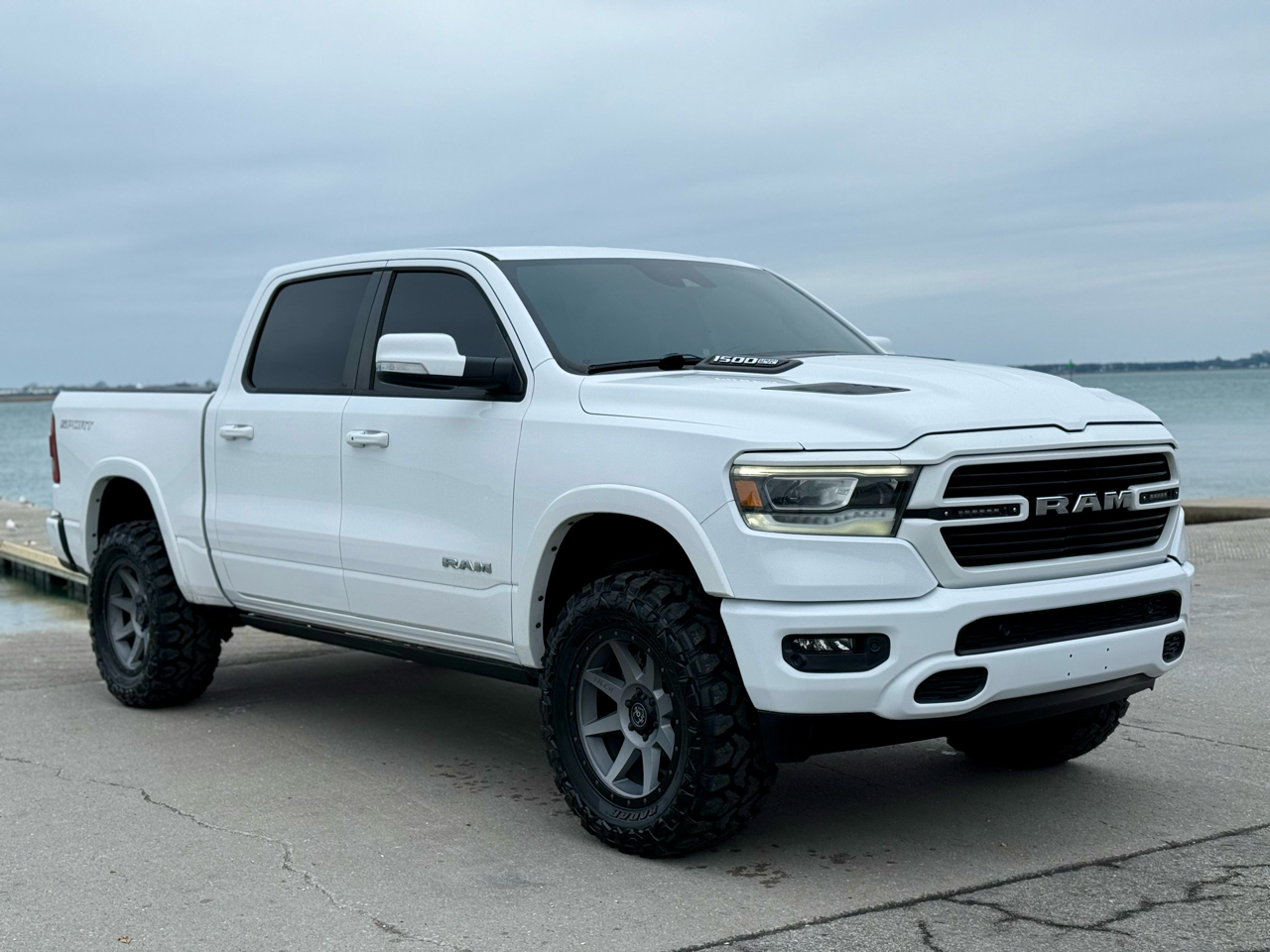 RAM 1500 Laramie Crew Cab SWB 4WD 2022